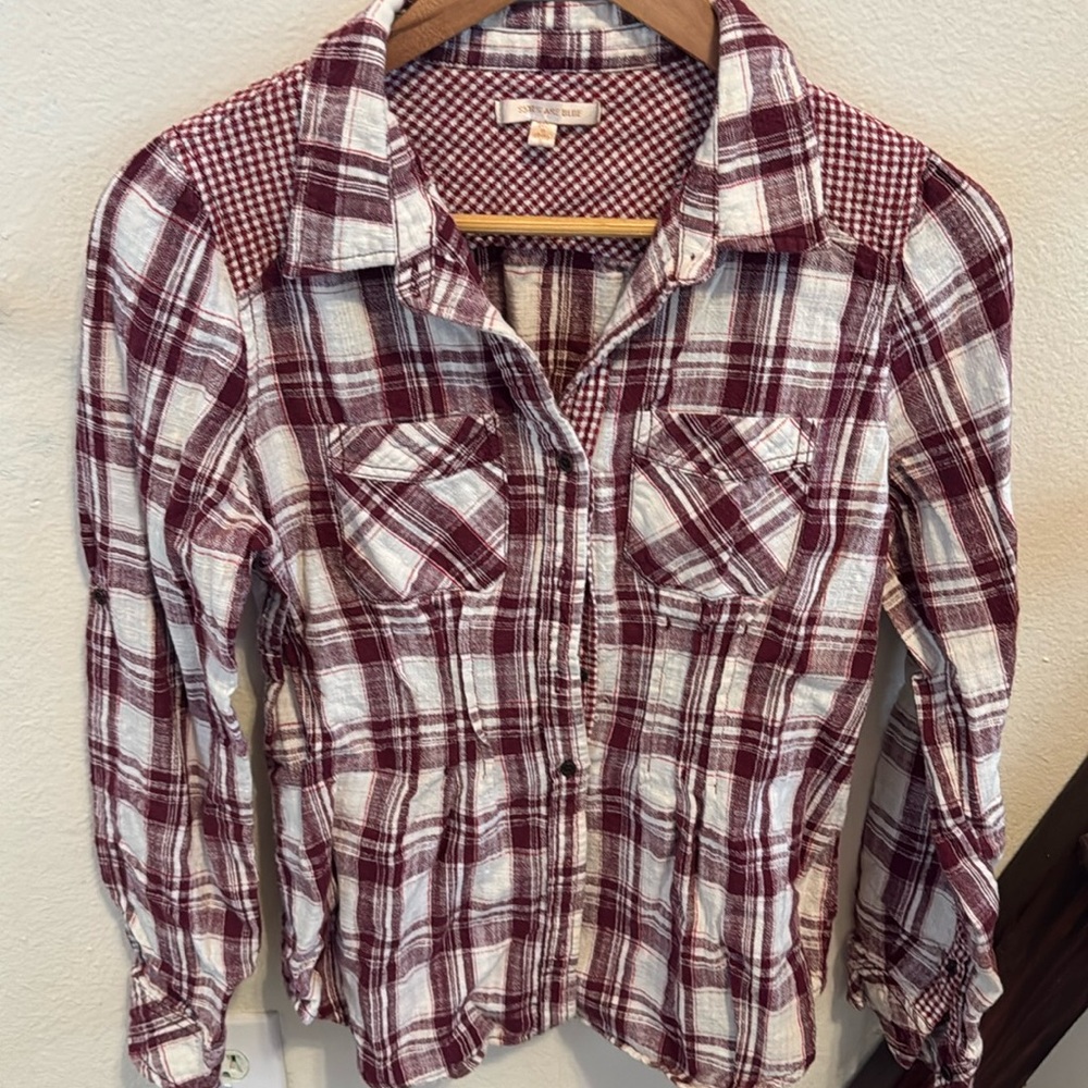 Woman’s Long sleeve button down size S